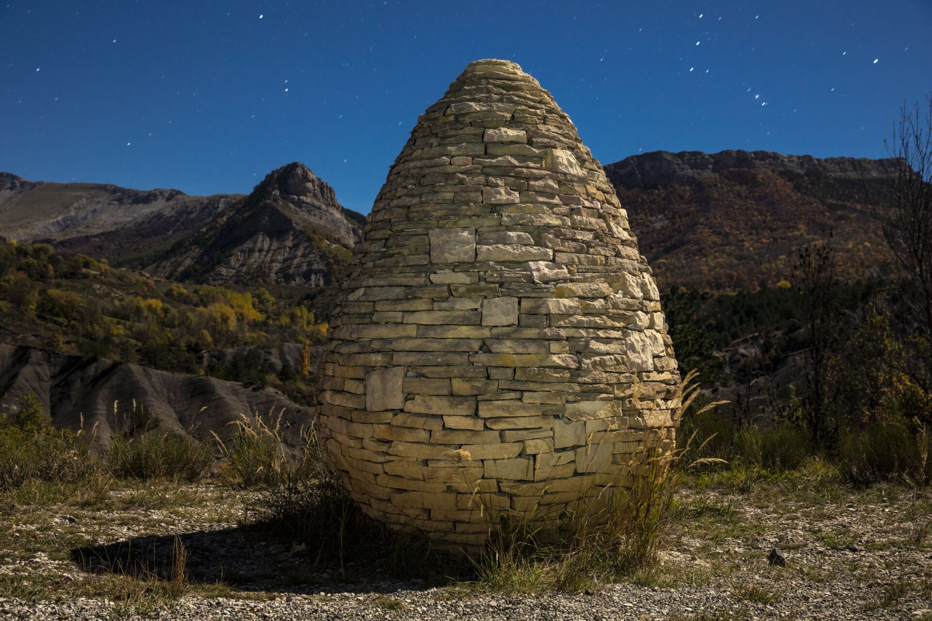 La Sentinelle d'Authon - L'œuf d'Andy Goldsworthy (© AD04 Thibaut Vergoz)
