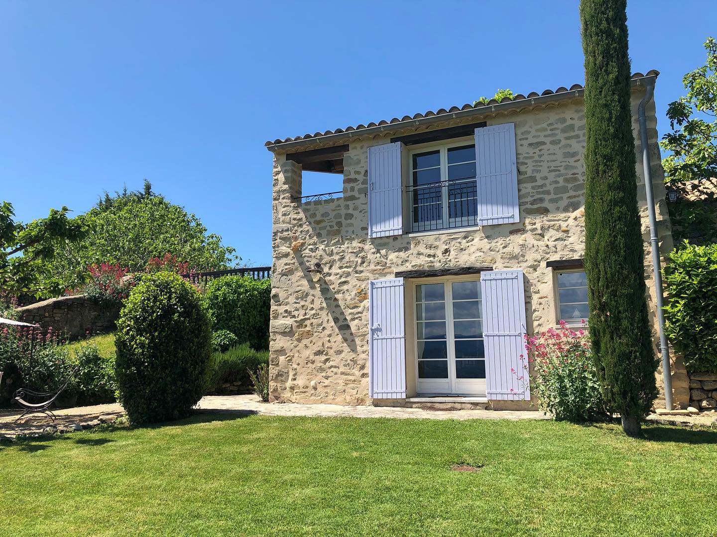 Le Vieil Aiglun - Jardin Gîte du Levant (© Charles SPETH)
