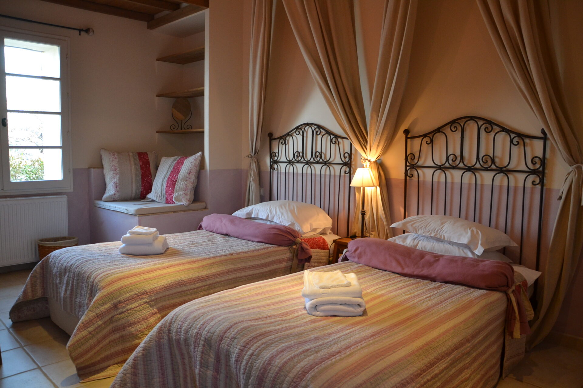 Le Vieil Aiglun - Chambre (© Charles SPETH)