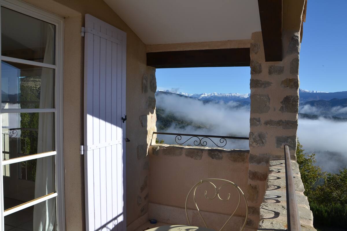 Le Vieil Aiglun - Balcon Gîte du Levant (© Charles SPETH)