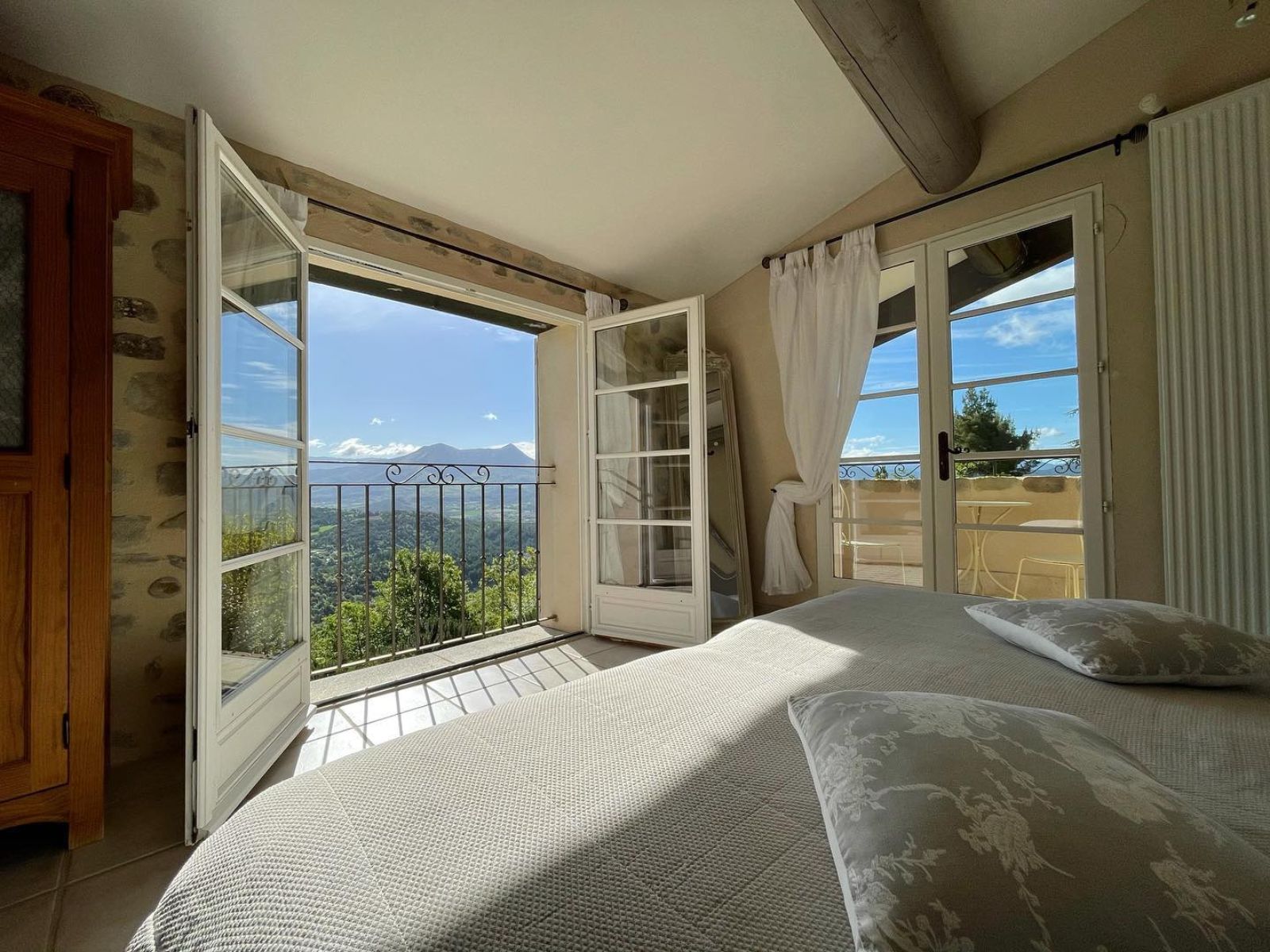 Le Vieil Aiglun - Chambre (© Charles SPETH)