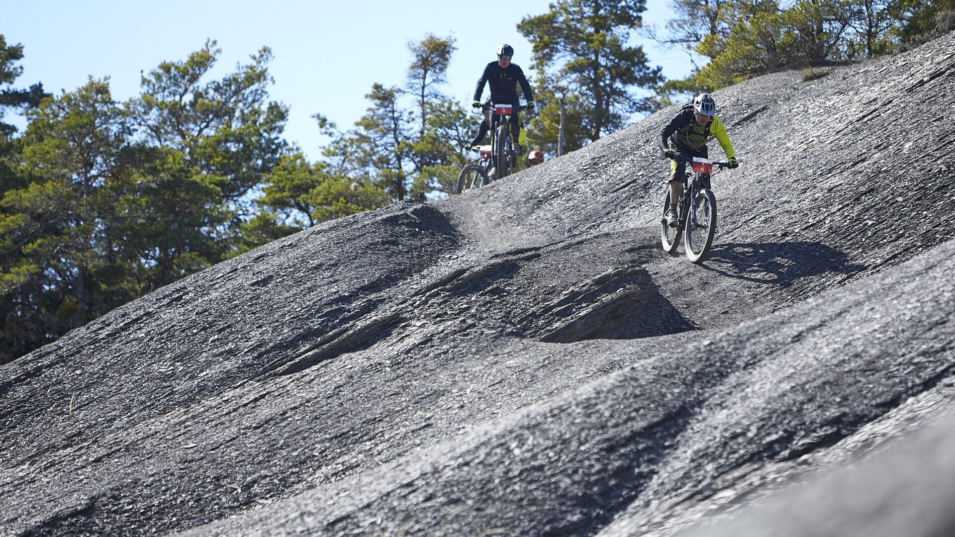 N°16 La Ferme Belon - Sentier balisé dans les Terres Noires (© Jean-Luc ARMAND)