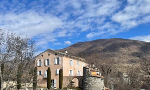 Appartement T2 Près des étoiles Appartement T2 Près des étoiles - Façade du bâtiment (© SARL Les robines vert-bleu)