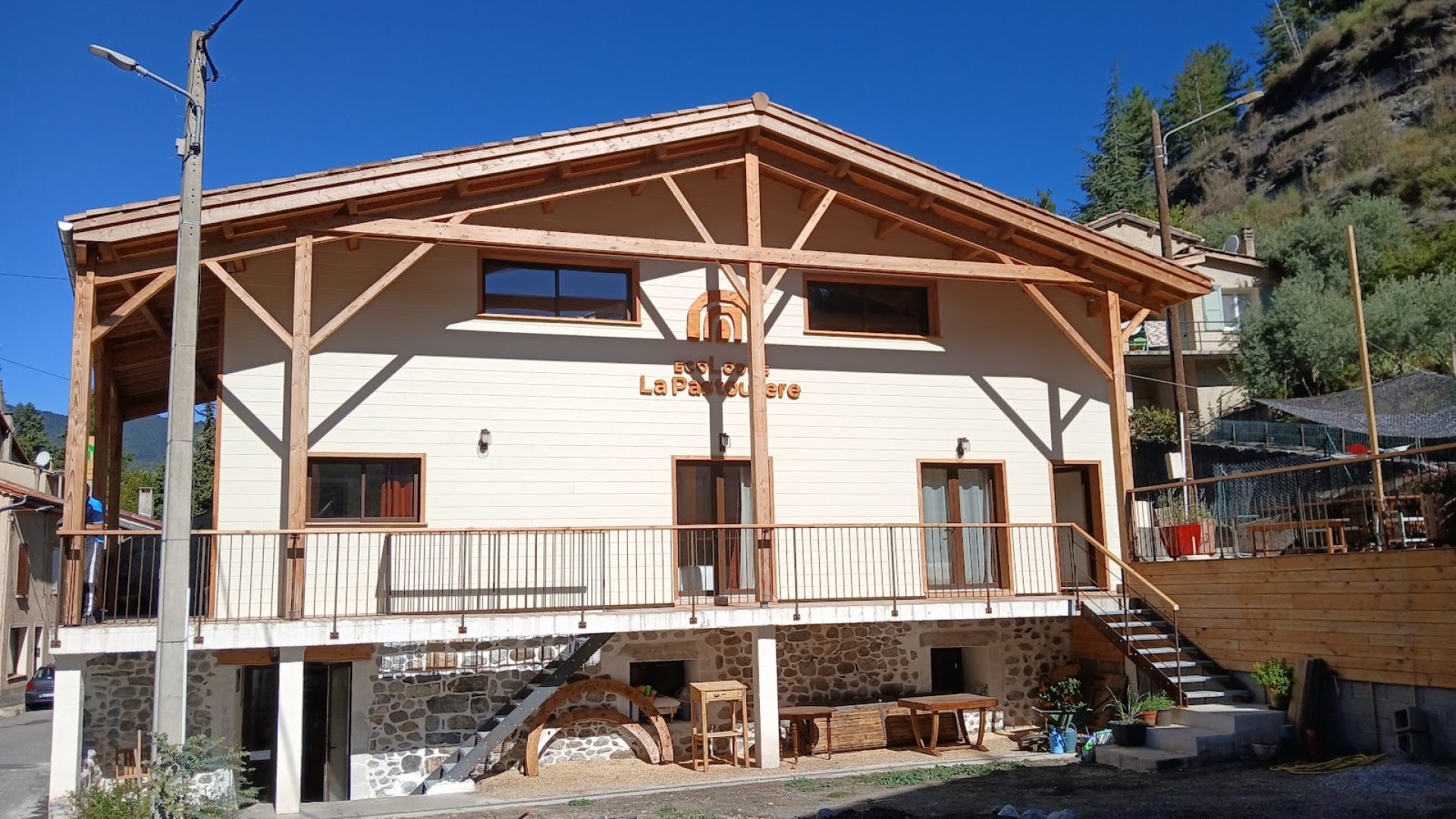 Ecolodge04 - Façade (© Chaussegros)