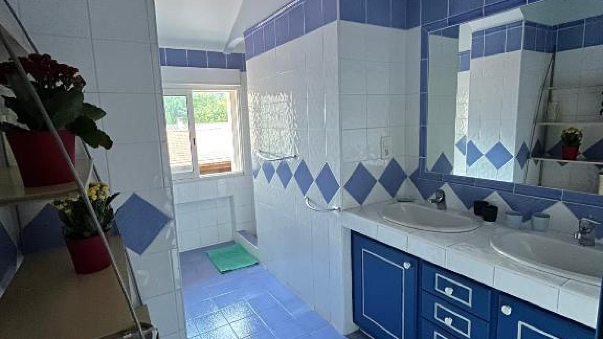 Chambres d'hôtes : Le Pin des Arches - Salle de bain (© Chambres d'hôtes : Le Pin des Arches)
