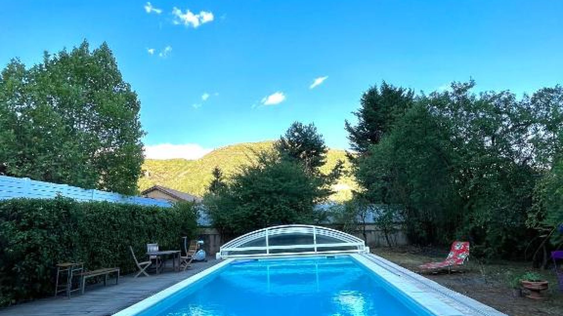Chambres d'hôtes : Le Pin des Arches - piscine (© Chambres d'hôtes : Le Pin des Arches)