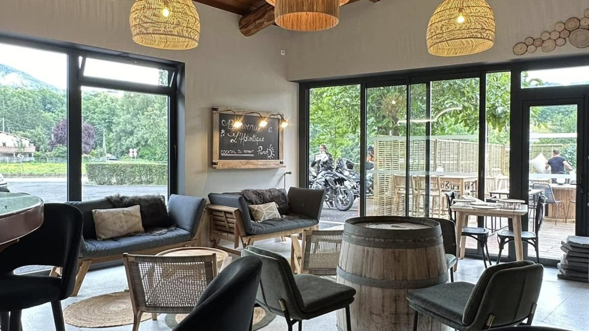 Salle de bar (© L'hôtentique)