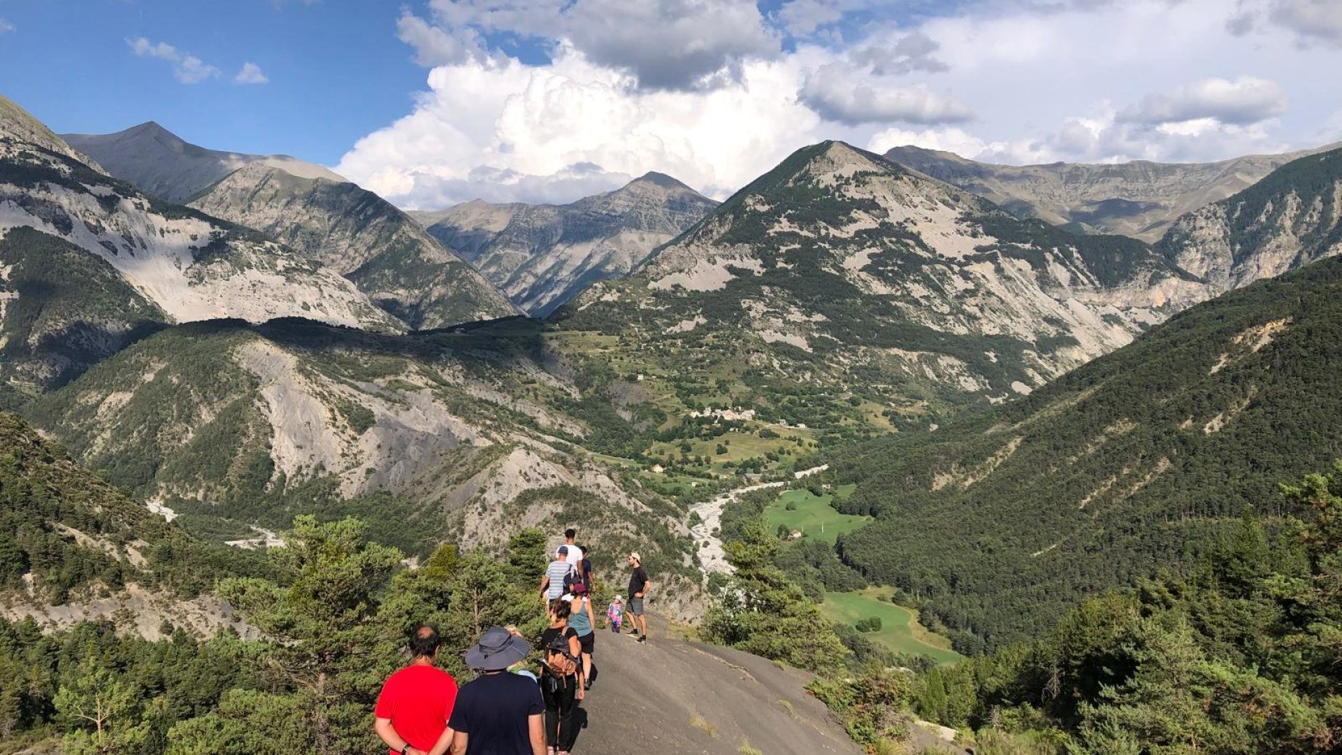 Refuge privé de Gaudichart_Prads-Haute-Bléone - Balade sur les marnes noires de Gaudichart (© Timothée Trichet)