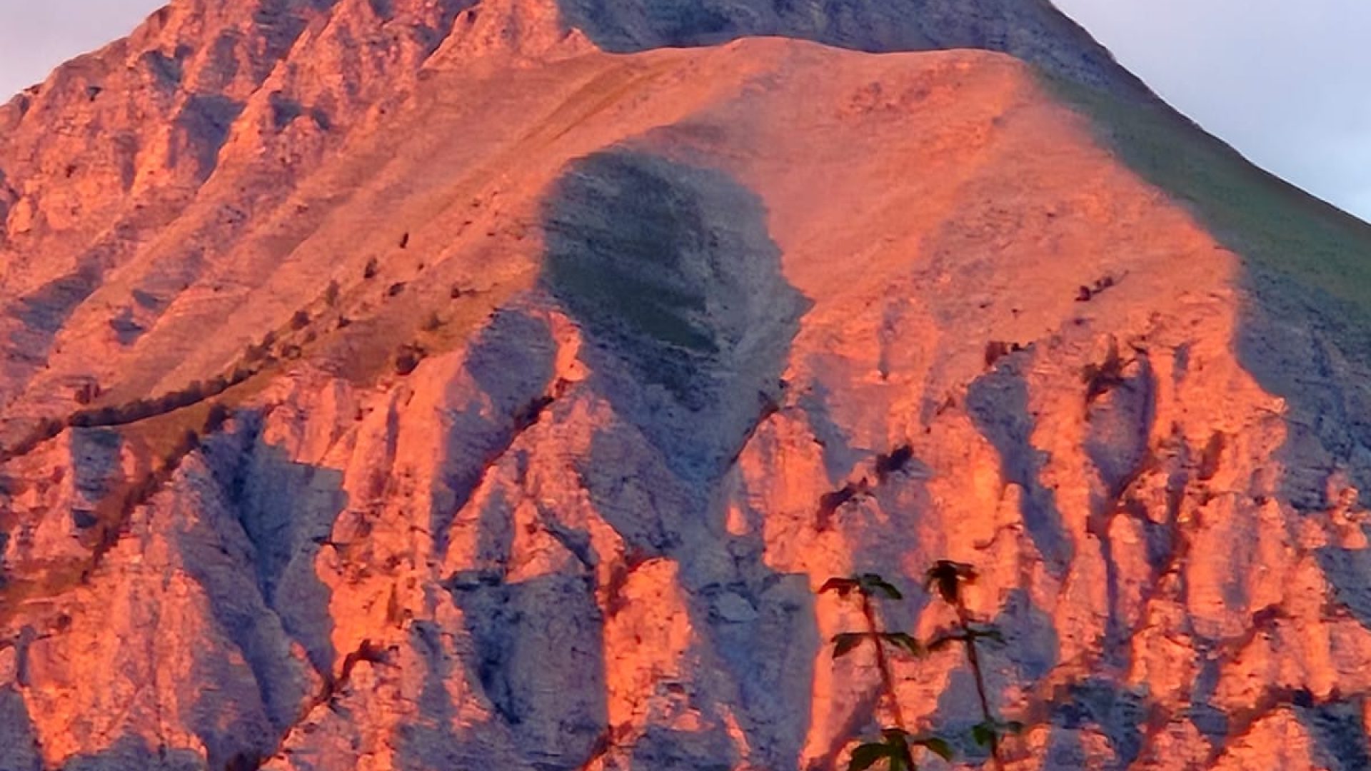 Refuge privé de Gaudichart_Prads-Haute-Bléone - coucher de soleil sur le sommet de Tromas (© Timothée Trichet)