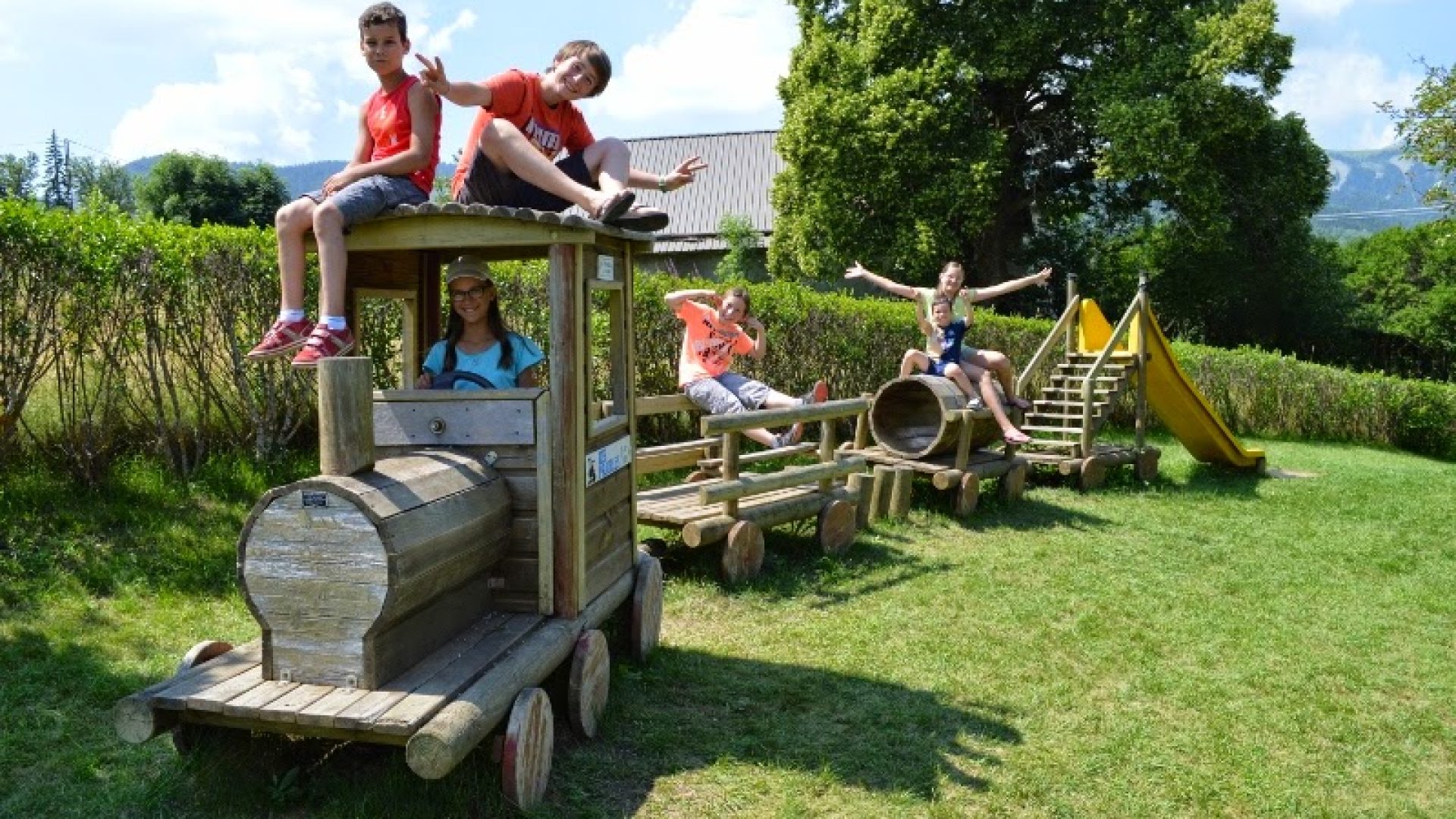 Camping les prairies - aire de jeux (© susy podesta)