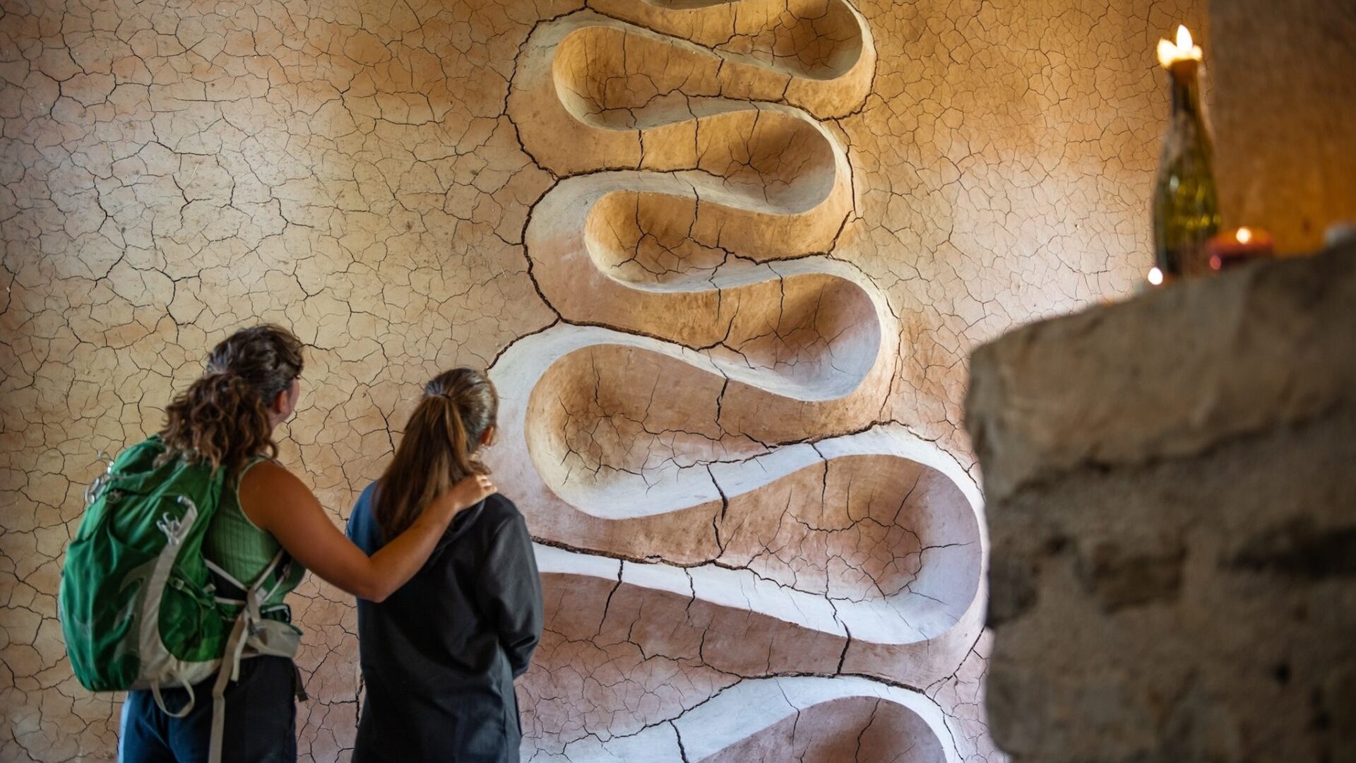 Refuge d'art du Vieil Esclangon, Andy Goldsworthy, à découvrir lors de la randonnée itinérante Vers les refuges d'art avec Luc Richard. (© © Lenaturographe)