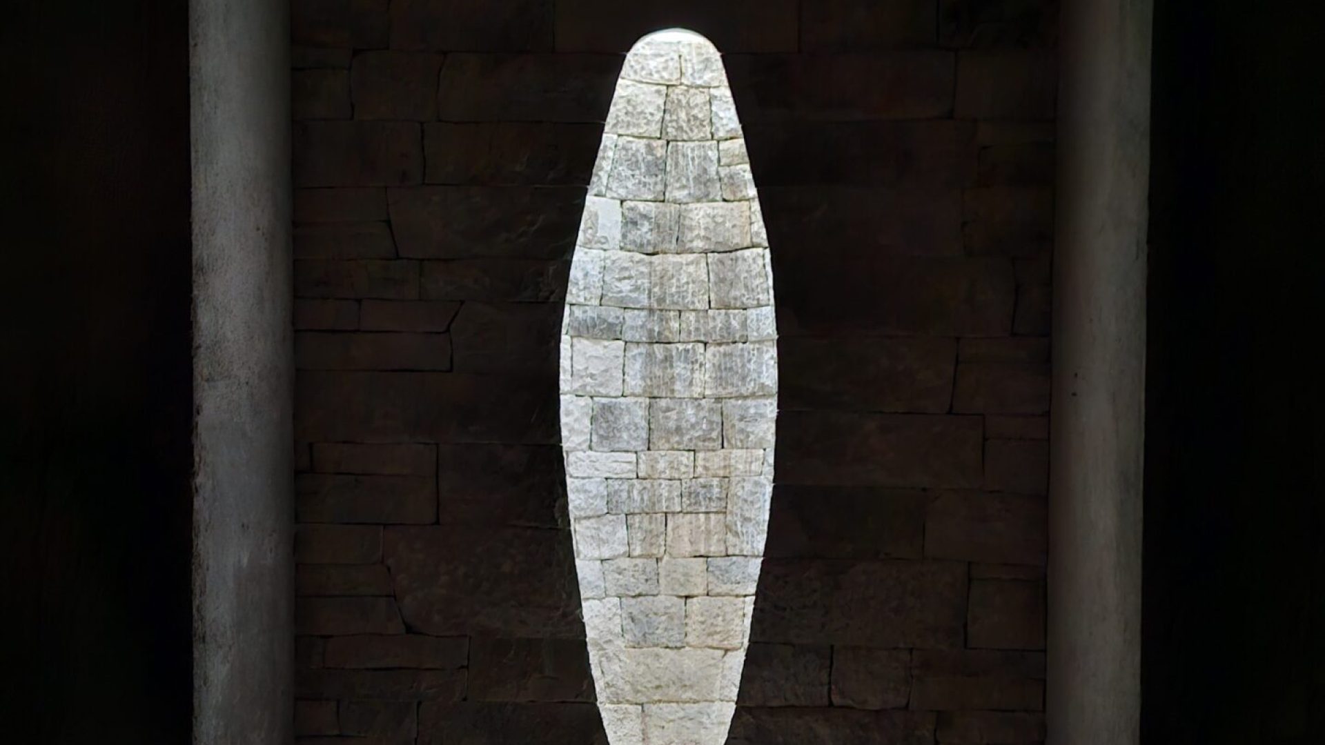 Refuge d'art du Forest, une œuvre perdue en pleine nature d'Andy Goldsworthy (© © Luc Richard)