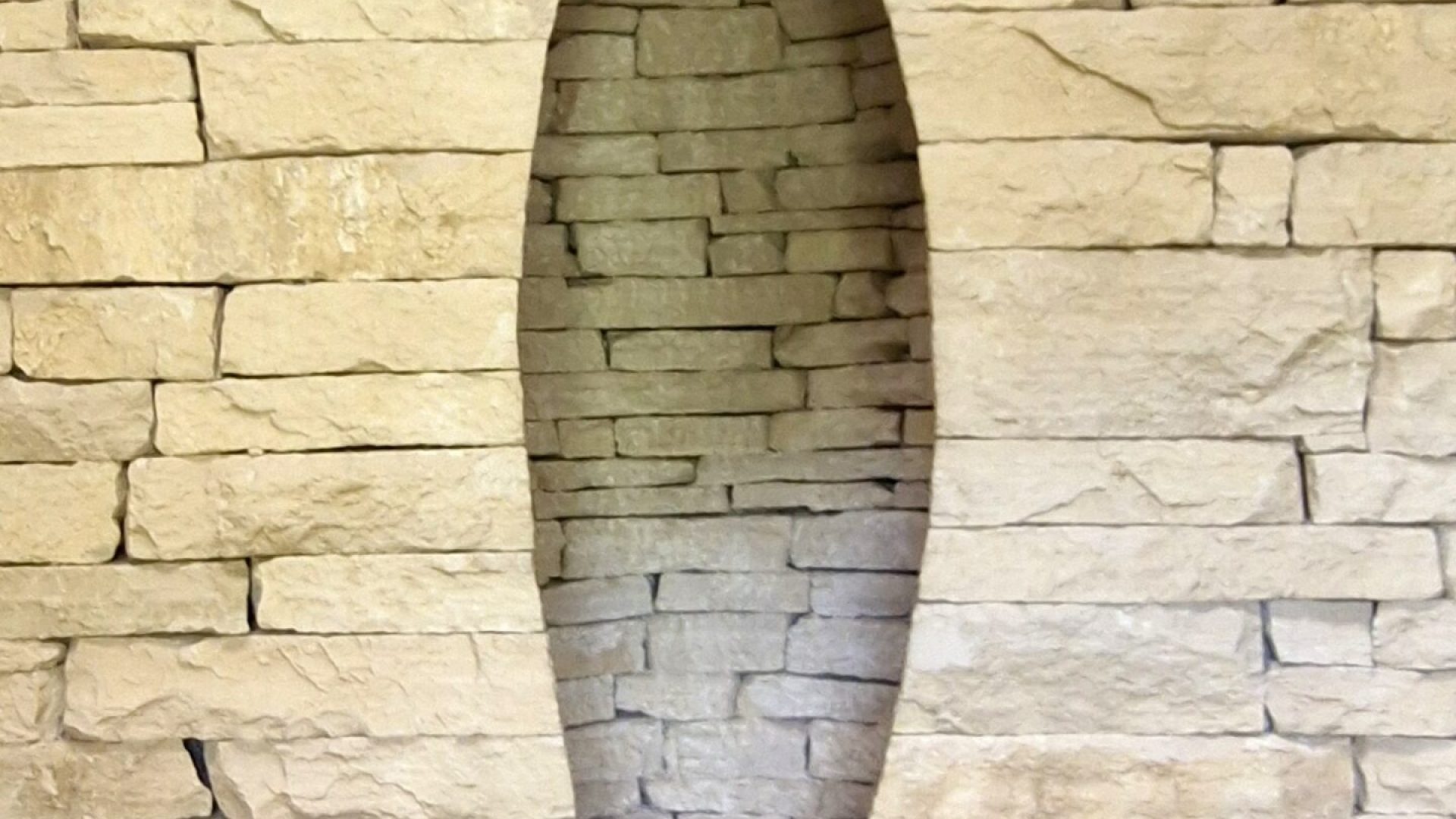 Refuge d'art de la chapelle Saint Madeleine, Andy Goldsworthy. (© © Luc Richard)