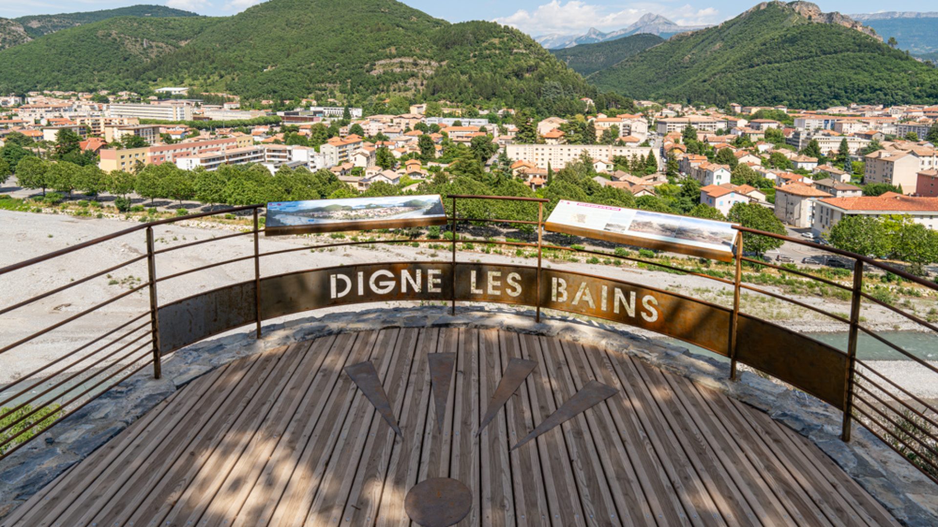 Sentier de découverte de Caguerenard_Digne-les-Bains (© © J. Dupieux © BLUE MAX MEDIA)