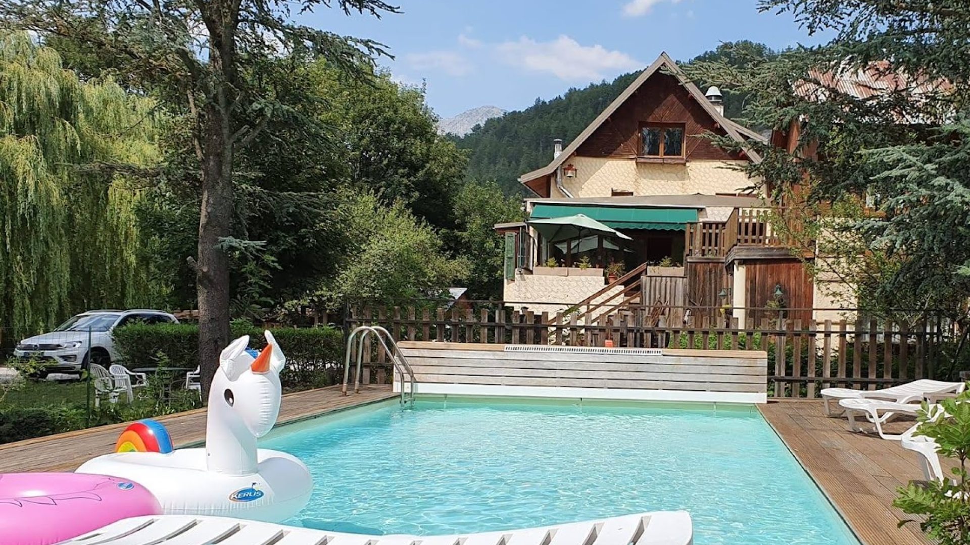 Hotel le Vieux Tilleul - Piscine saison été (© Pascale Giordano)