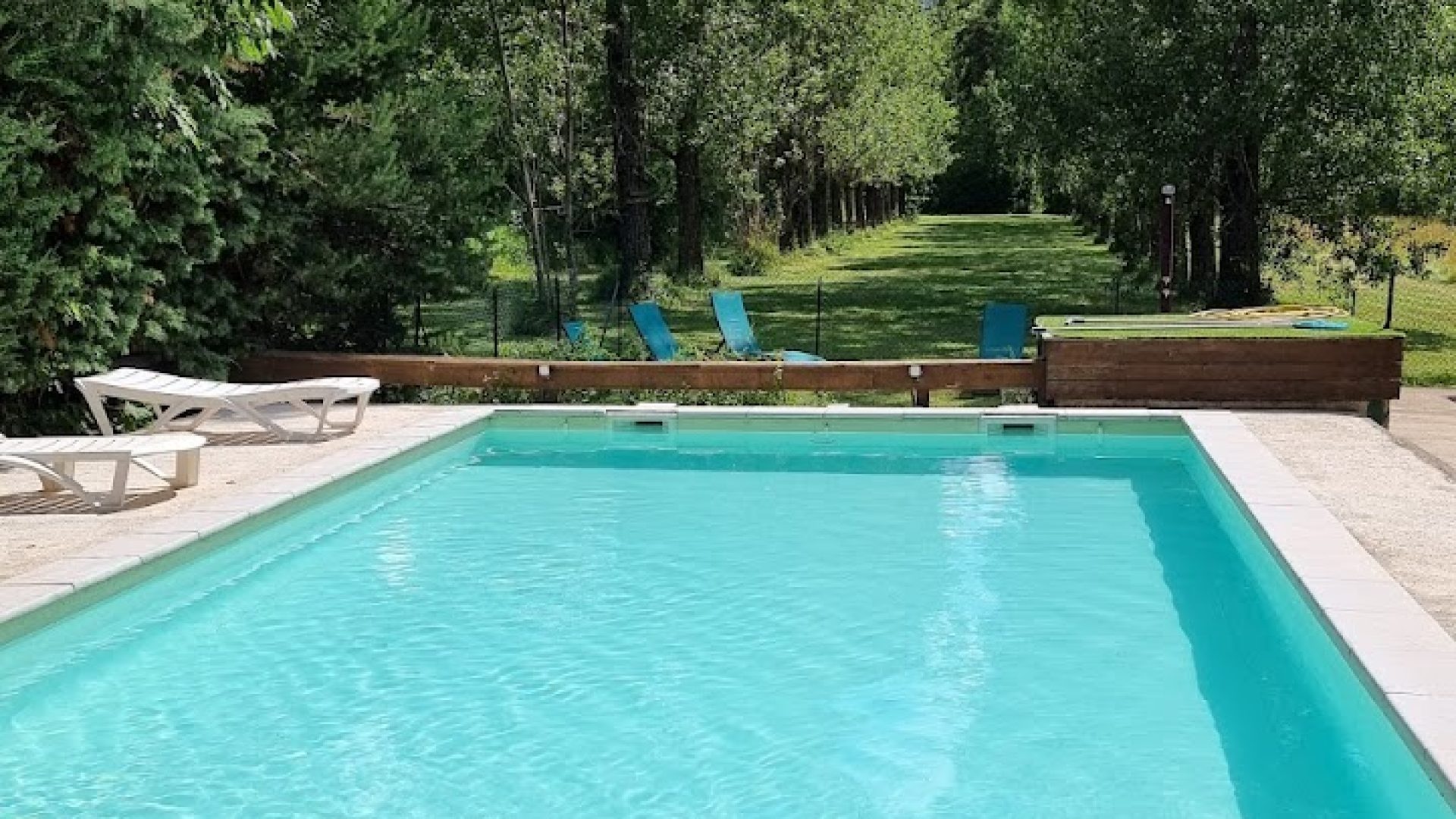 Hôtel le Vieux Tilleul - Piscine saison été (© Pascale GIORDANO)