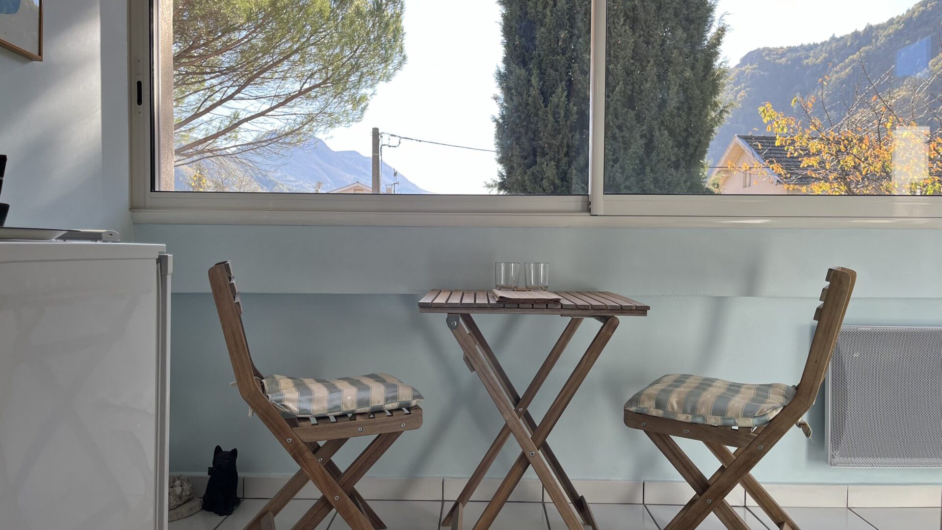 Chambres d'hôtes : Le Pin des Arches - Table (© Chambres d'hôtes : Le Pin des Arches)