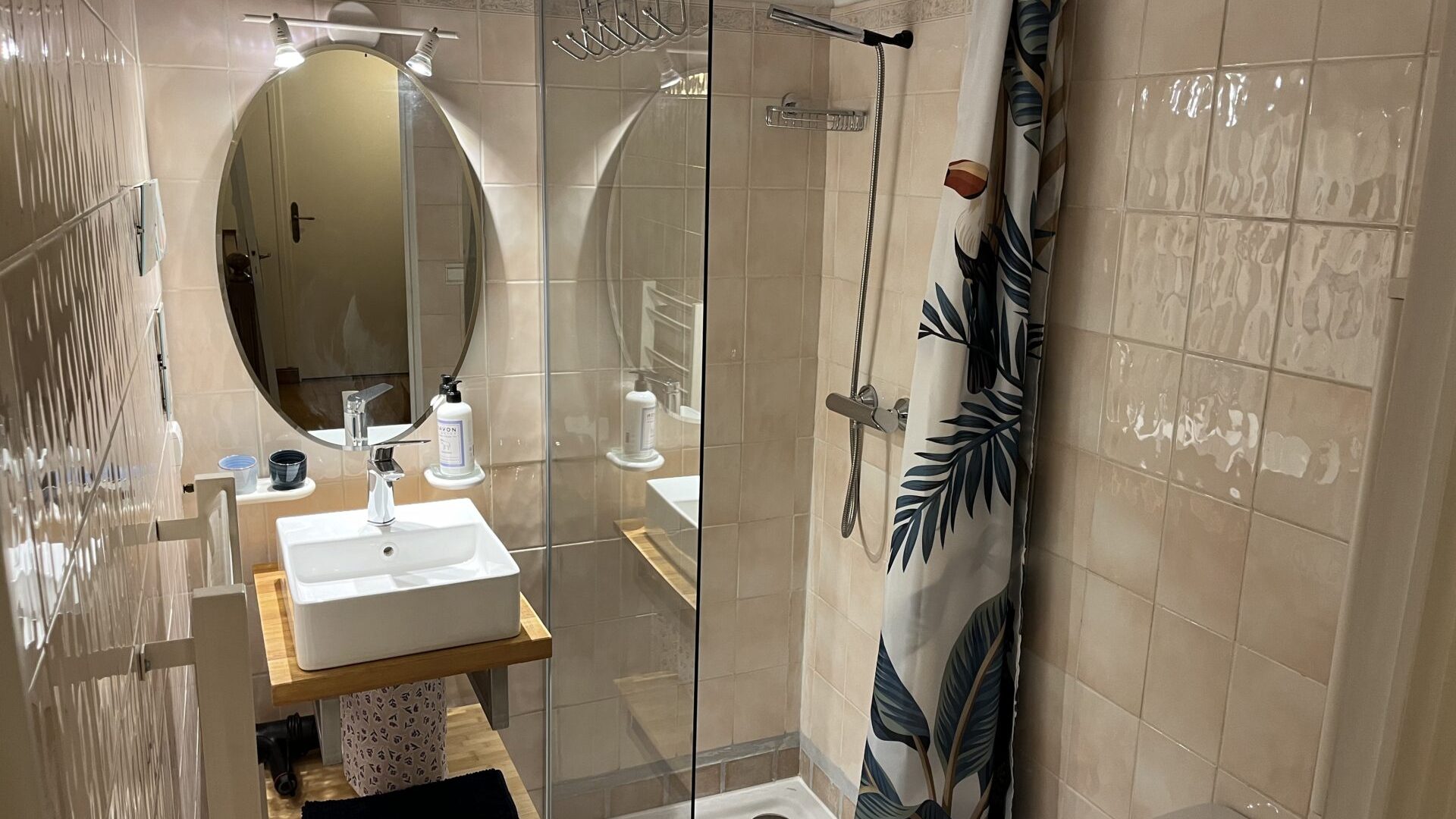 Chambres d'hôtes : Le Pin des Arches - Salle de bain (© Chambres d'hôtes : Le Pin des Arches)