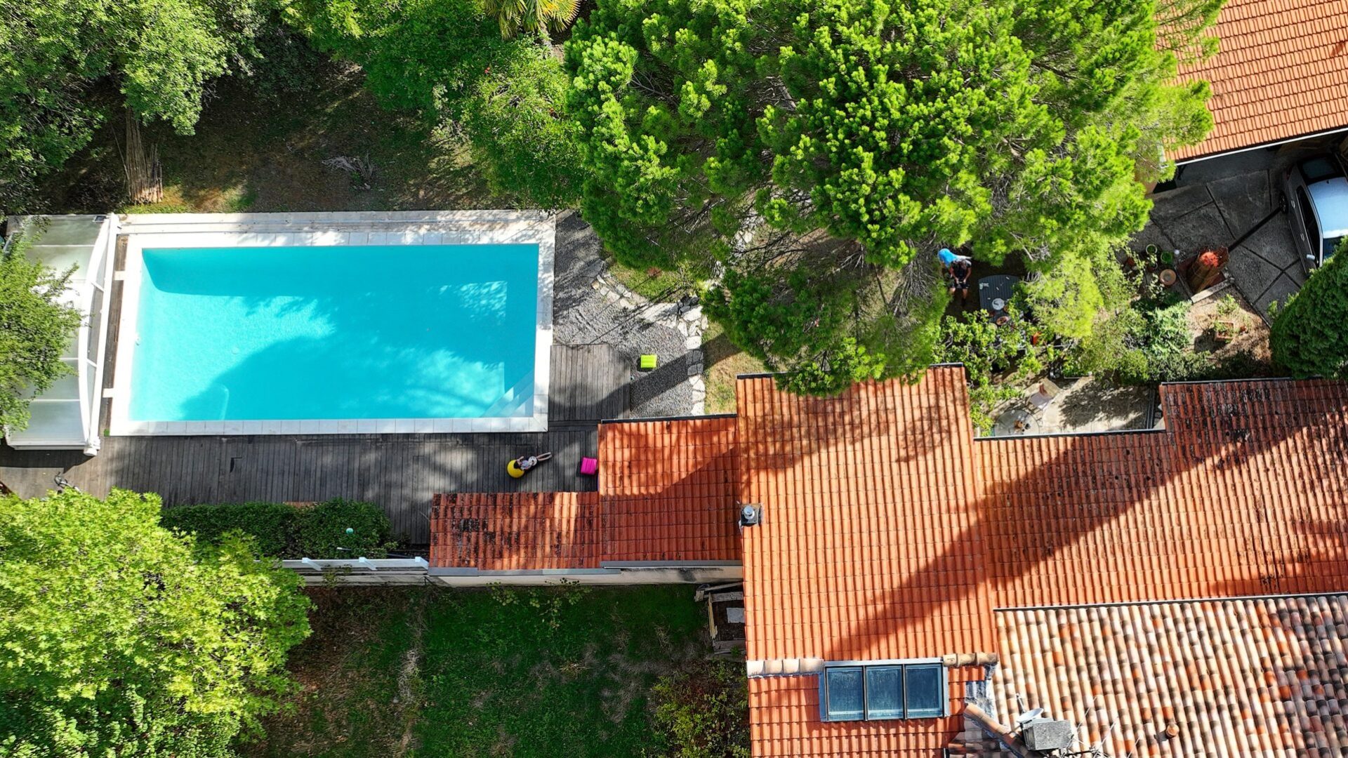 Chambres d'hôtes : Le Pin des Arches - Maison et piscine (© Chambres d'hôtes : Le Pin des Arches)
