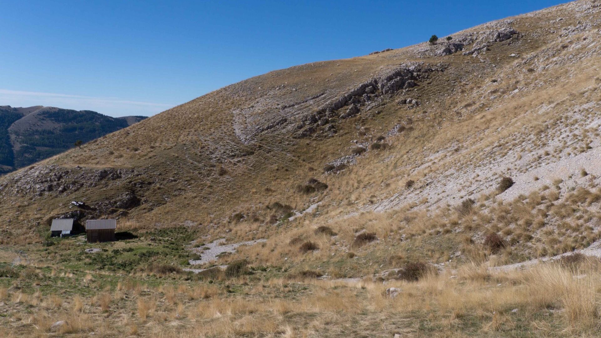 Les Monges - Alpes de Haute-Provence - Cabane pastorale-Authon-Monges (© M.Caron)
