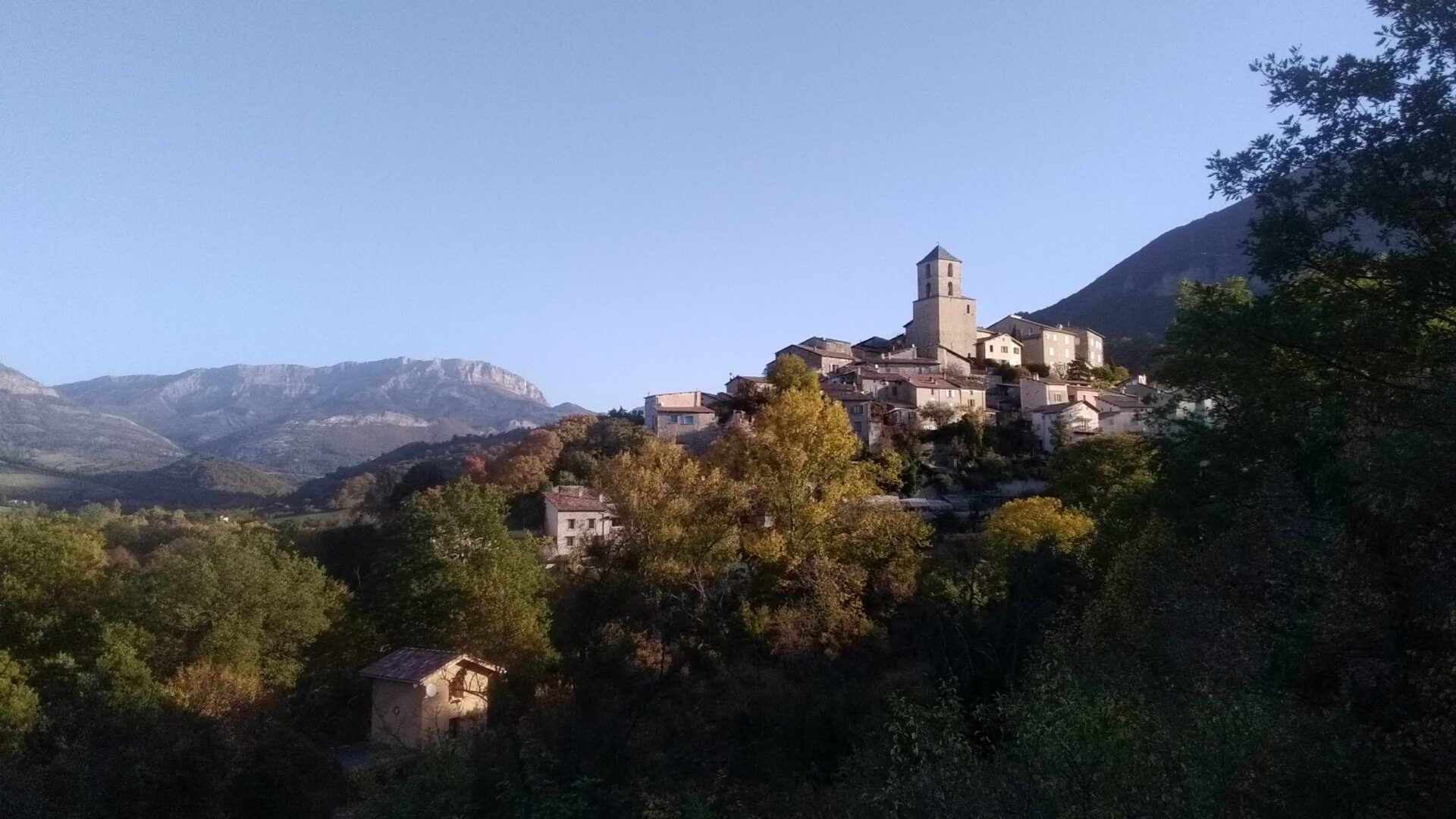 Thoard - vallée des Duyes / Bléone - Thoard (© M.Caron)