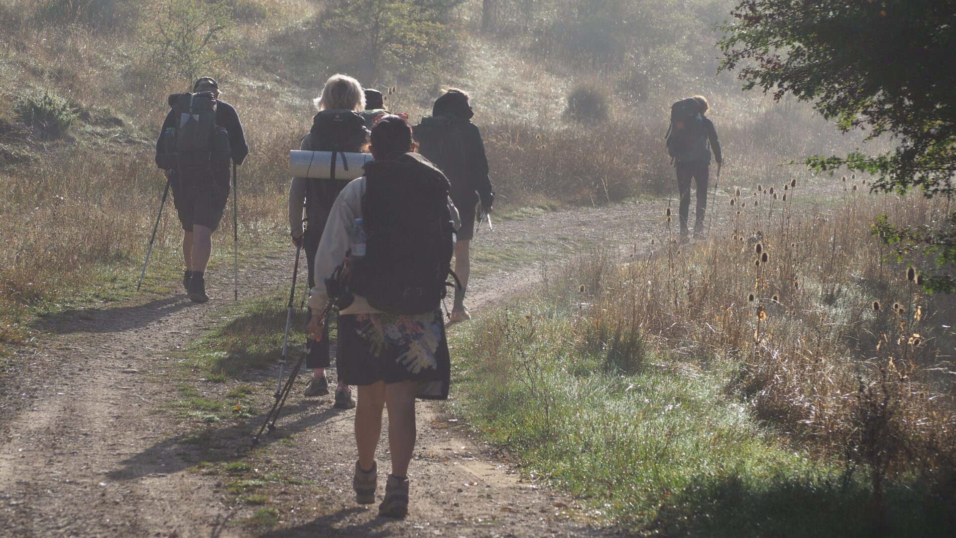 Randonnée itinérante vers les refuges d'art d'Andy Goldsworthy à travers le Géoparc de Haute Provence (© Magalie Chimot)