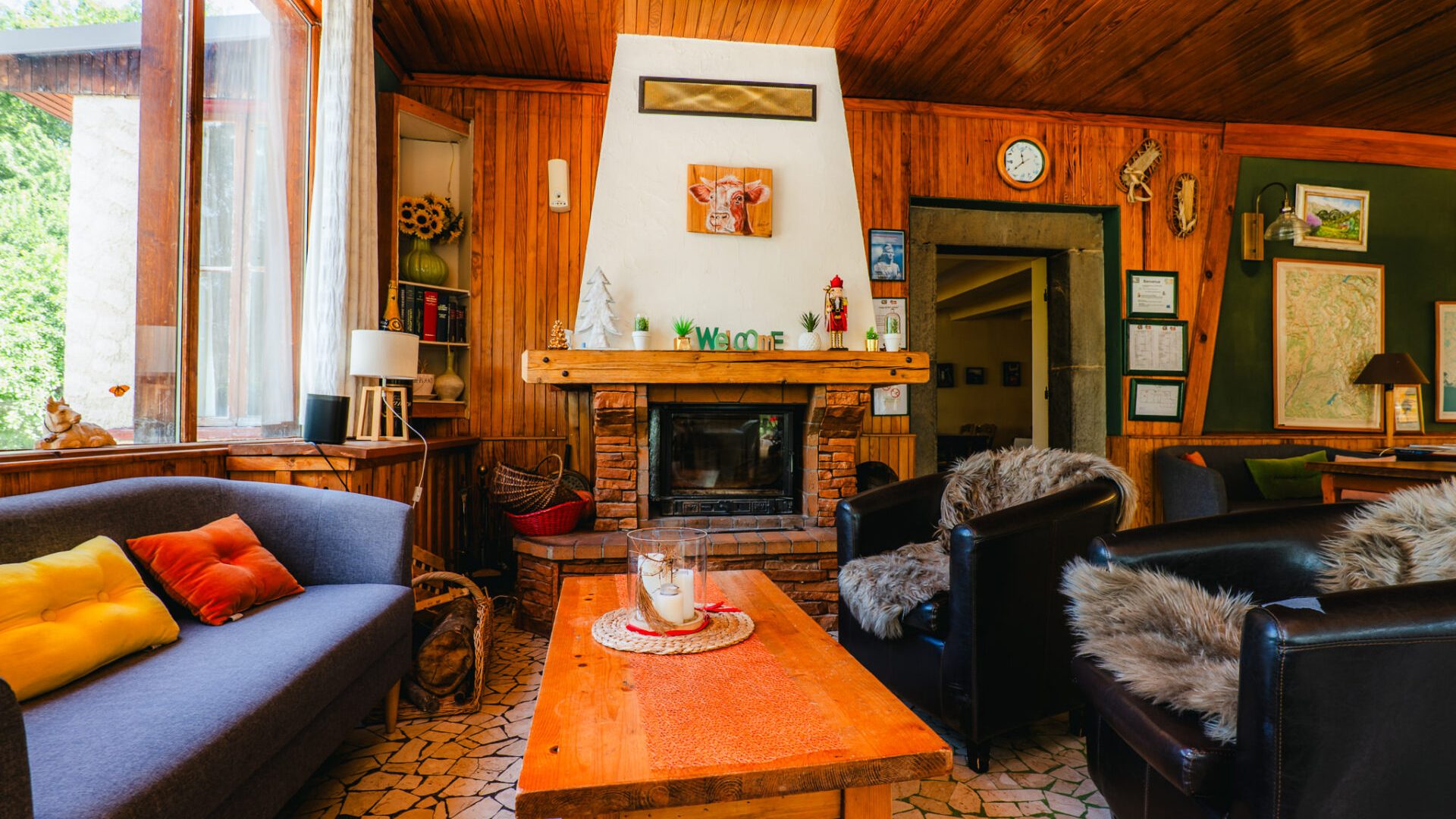 Hôtel le Vieux Tilleul - salon cheminée (© Benjamin MAXANT)