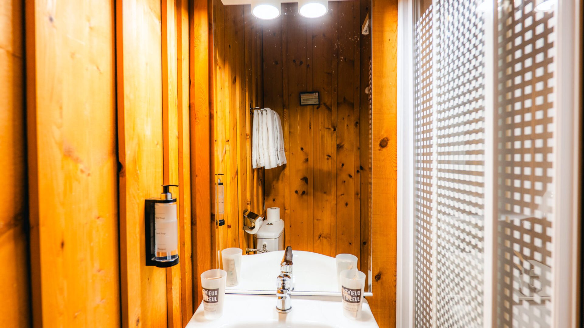 Hôtel le Vieux Tilleul - salle de bain (© Benjamin MAXANT)