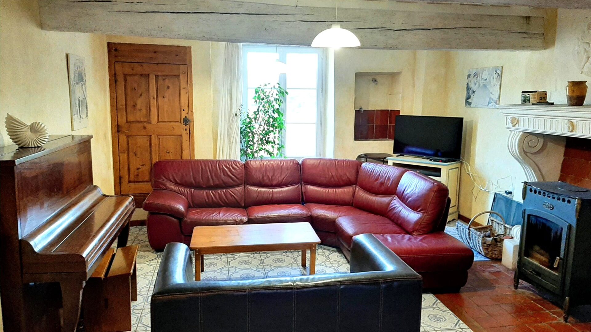 Appartement T6 Le Château - Salon (© SARL Les robines vert-bleu)