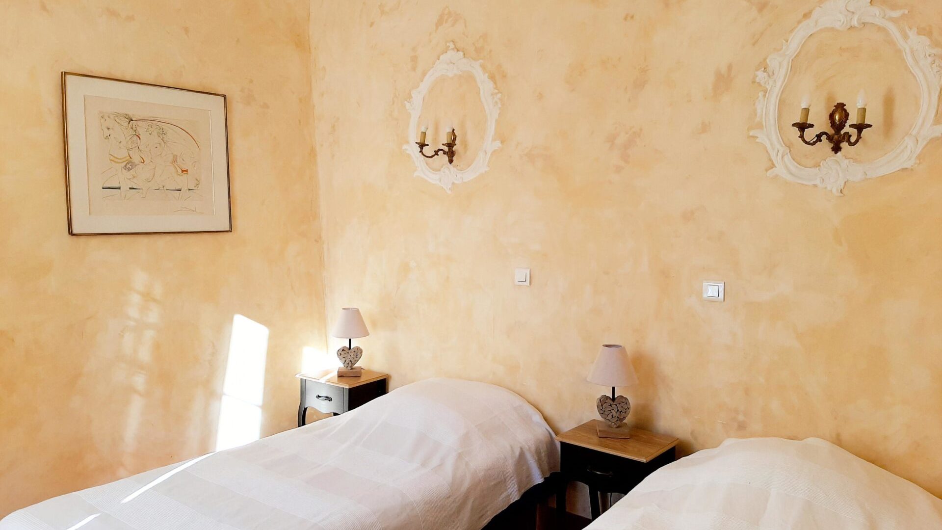 Appartement T6 Le Château - Chambre (© SARL Les robines vert-bleu)