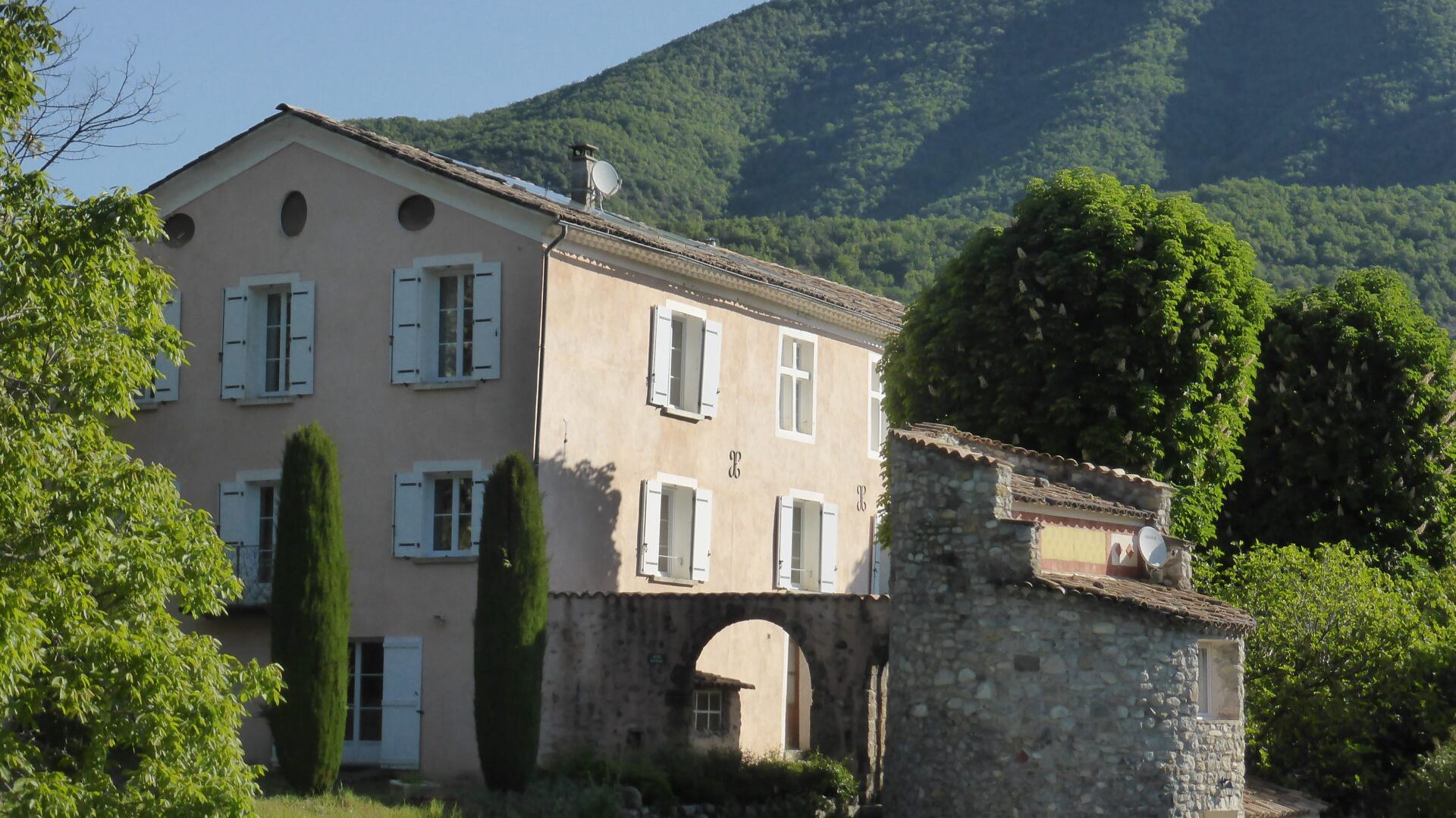 Hébergement Insolite Le Pigeonnier (© SARL Les robines vert-bleu)