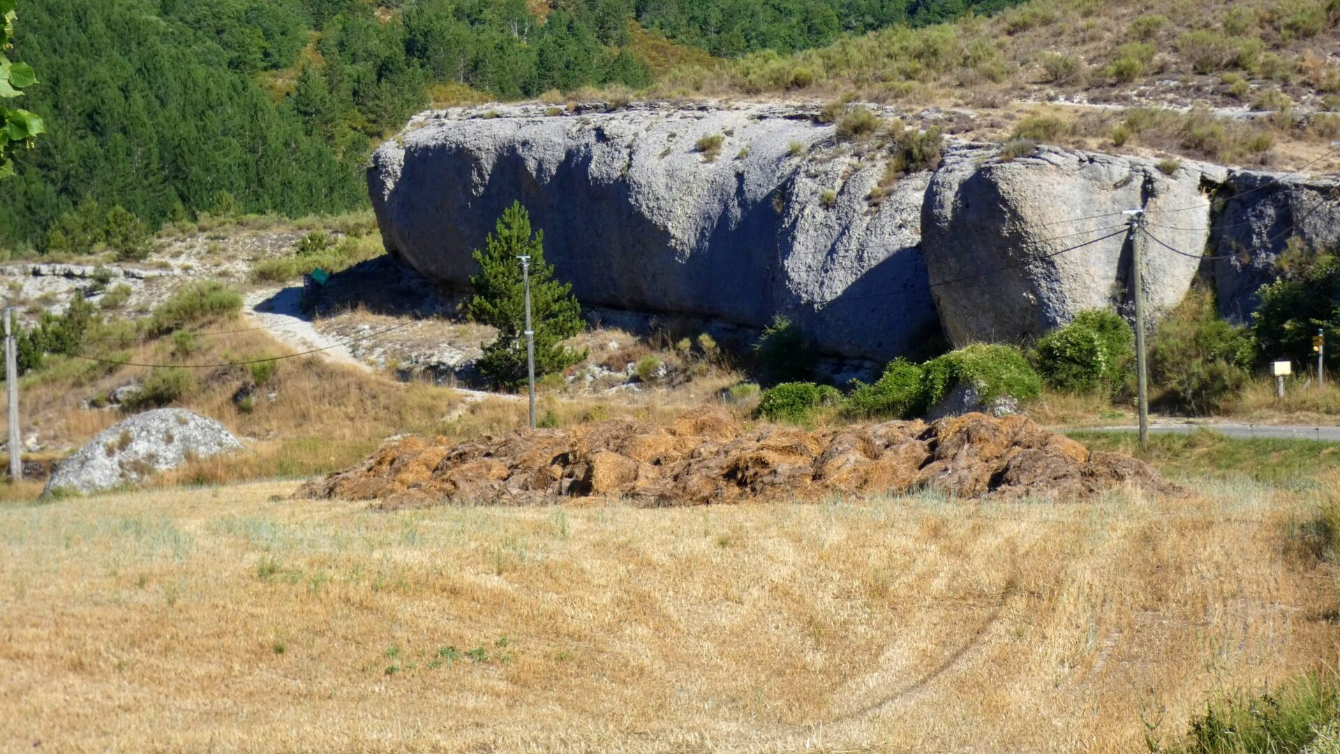 Le rocher de la Baleine_Saint-Geniez (© Office de Tourisme Sisteron Buëch)