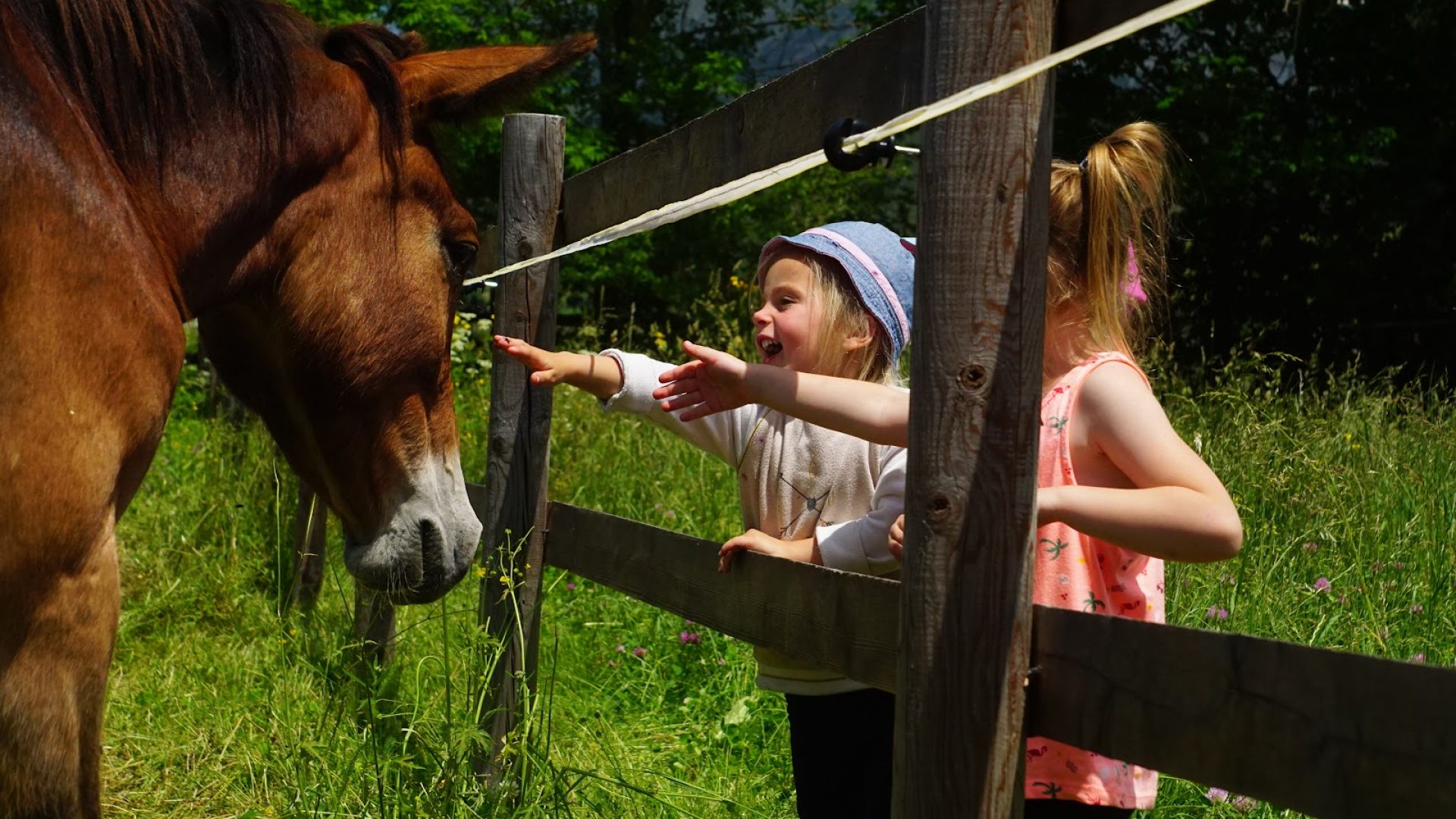 la Maison du Mulet - Prince et les enfants (© Marion Bonné)