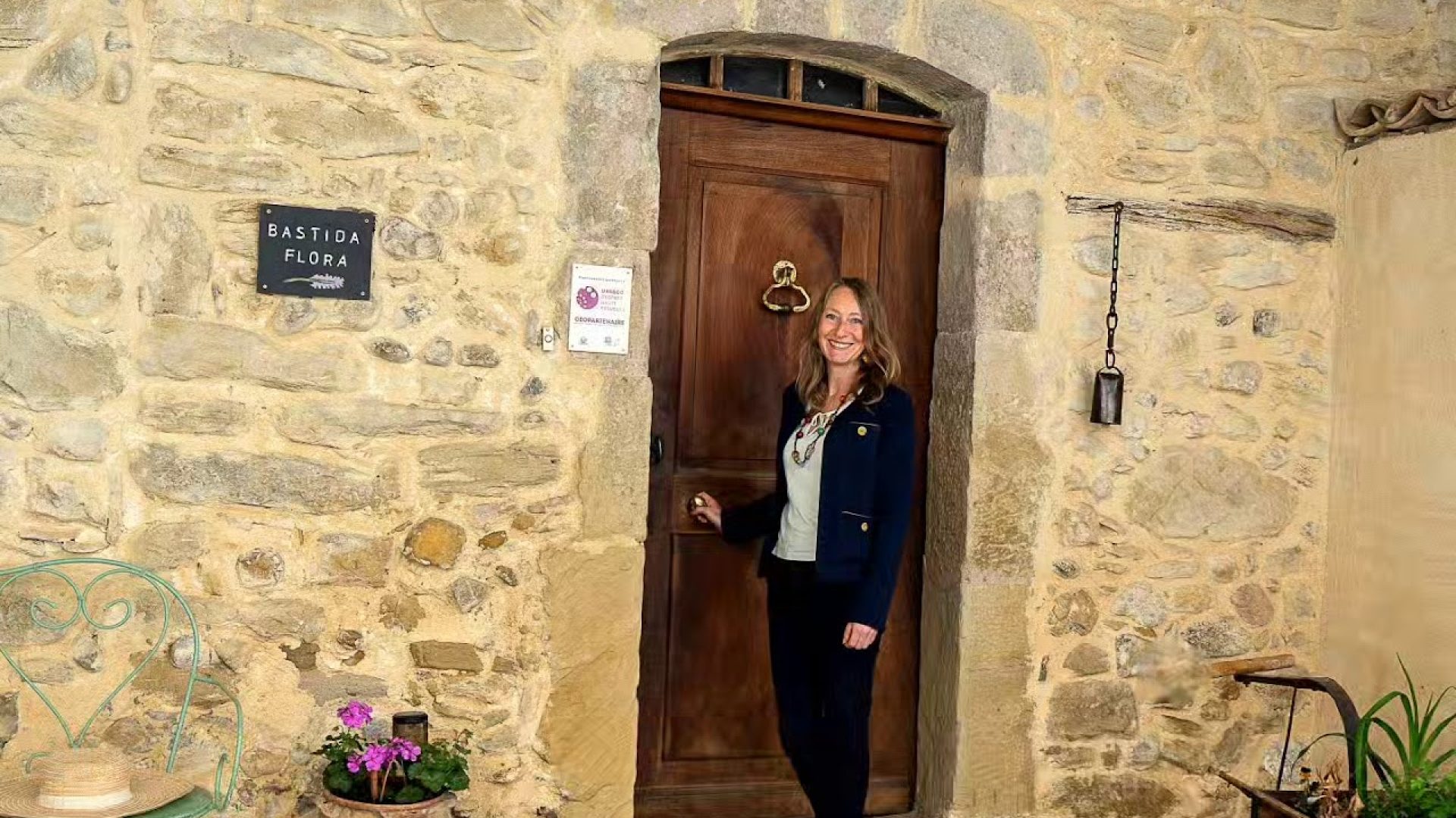 L'entrée de la Bastide (© Gîte la Bastida Flora)