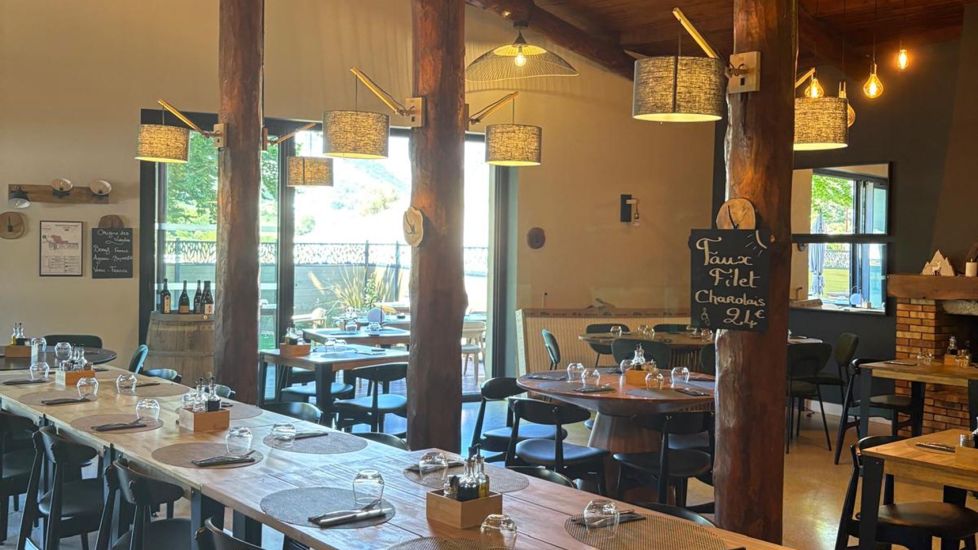 Salle de restaurant (© M Paul)