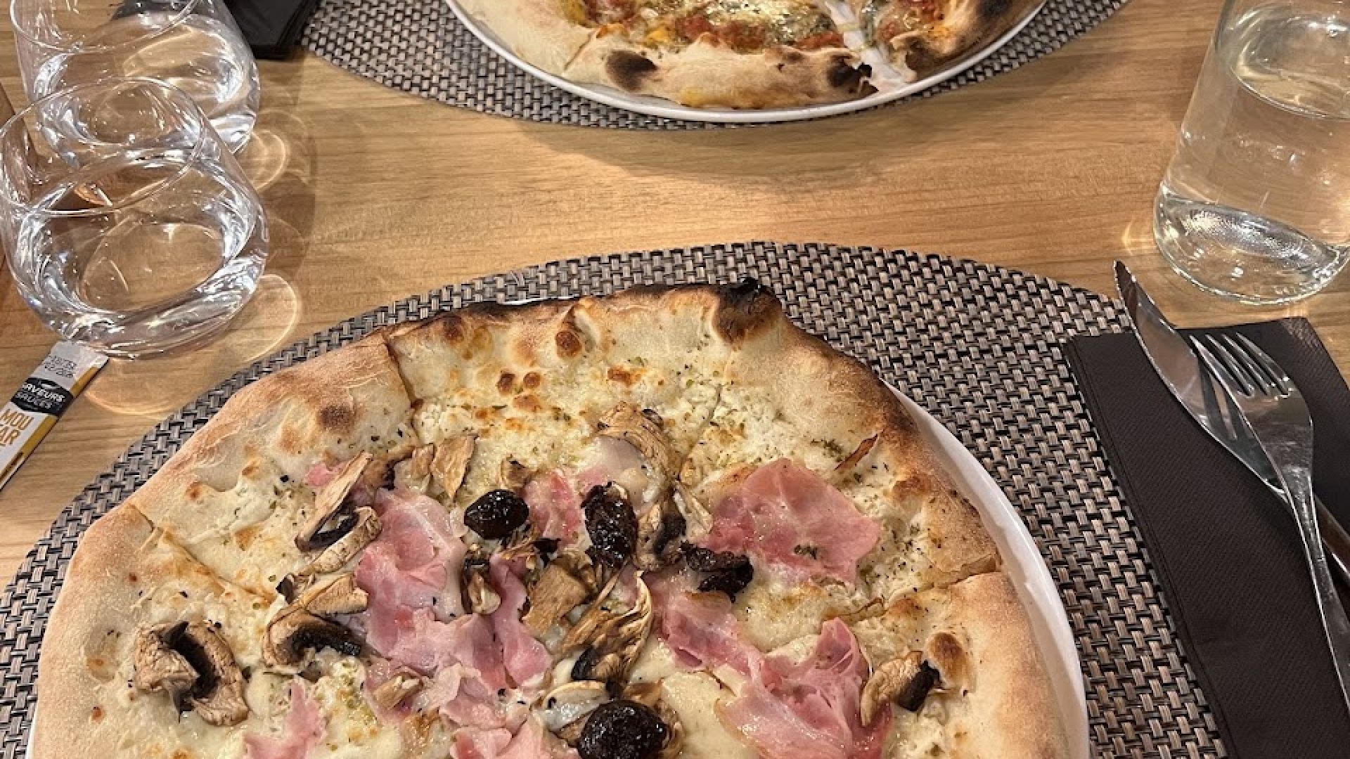 Nos pizzas (© Yann)