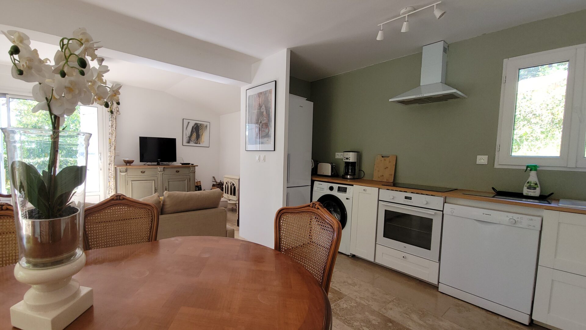 Grande Pièce à vivre au Gîte la Villa Flora (© Gîtes La Bastida Flora)