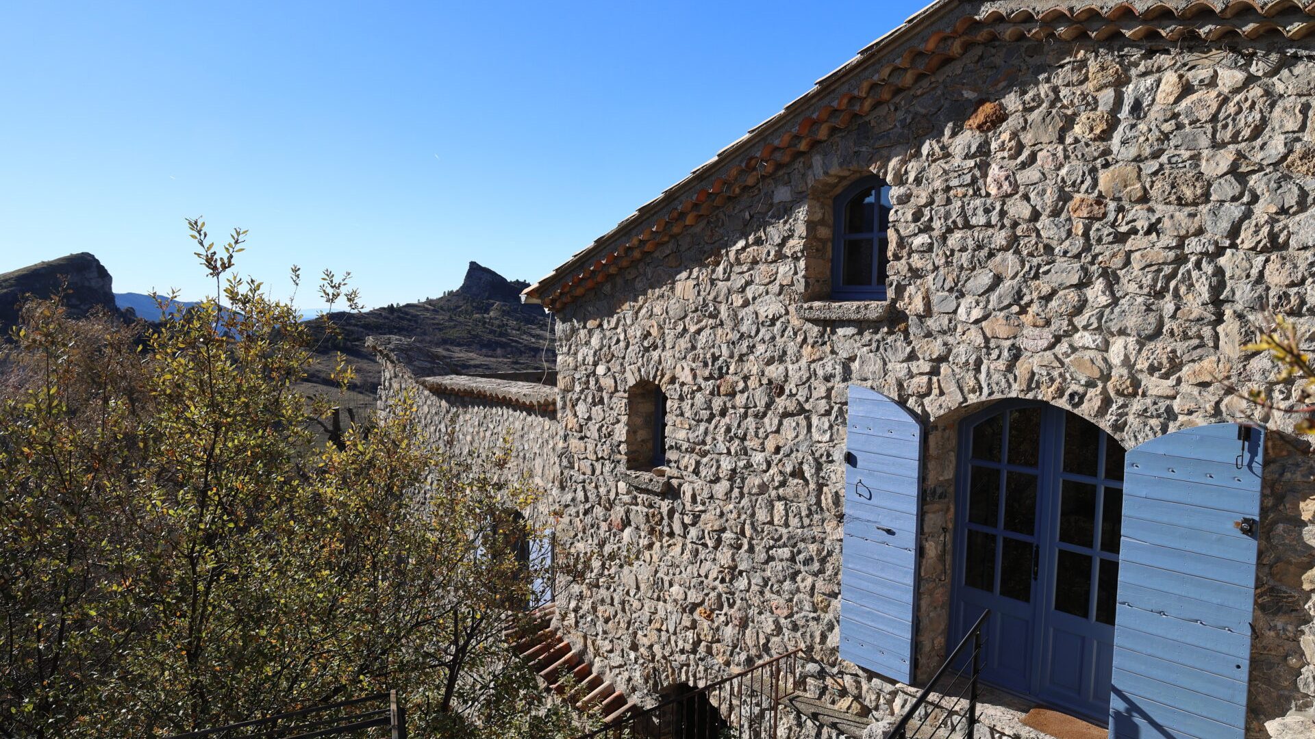 L'entrée du gîte (© Jean-Louis DUMONTIER)