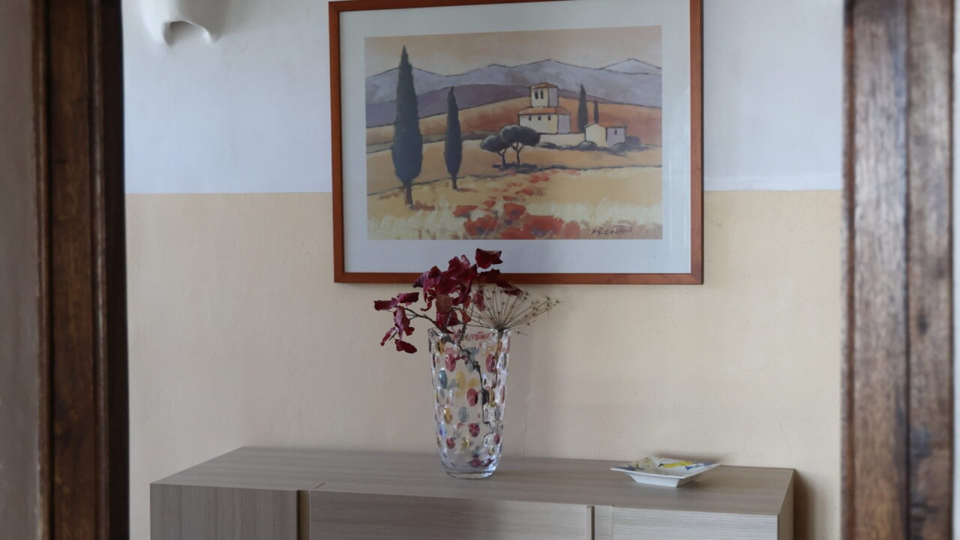 Entrée d'accès au gîte (© Jean-Louis DUMONTIER)