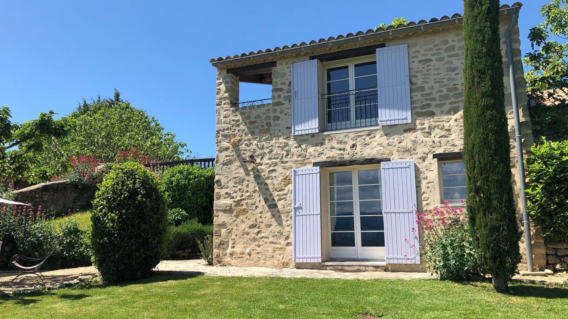 Le Vieil Aiglun - Jardin Gîte du Levant (© Charles SPETH)