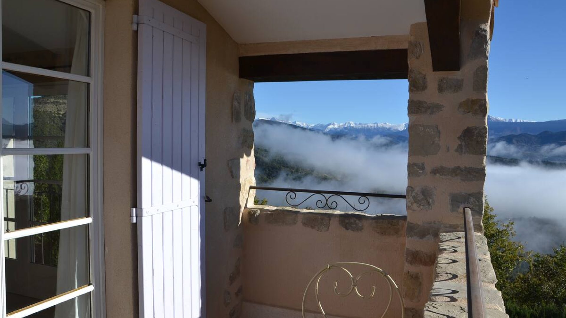 Le Vieil Aiglun - Balcon Gîte du Levant (© Charles SPETH)