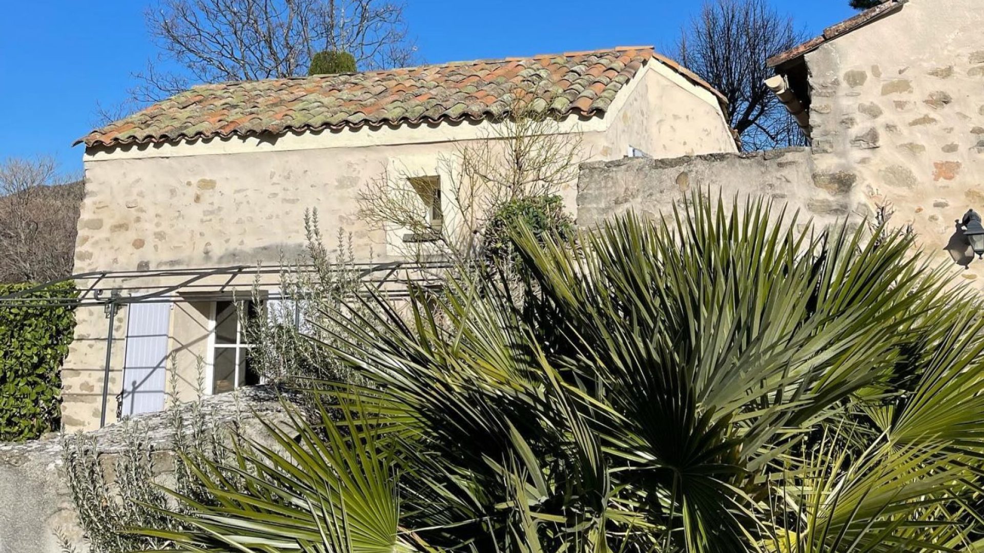 Le Vieil Aiglun - Façade ouest (© Charles SPETH)