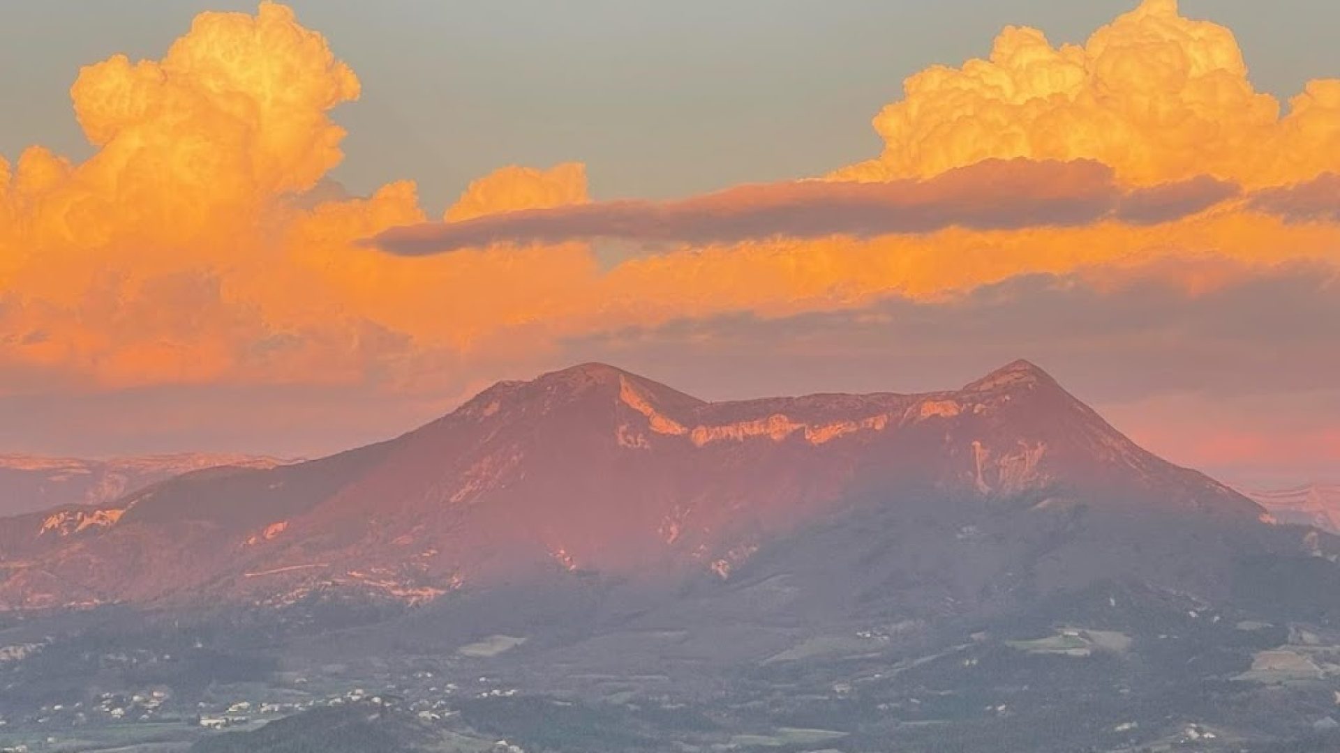 Le Vieil Aiglun - Vue depuis le domaine (© Charles SPETH)