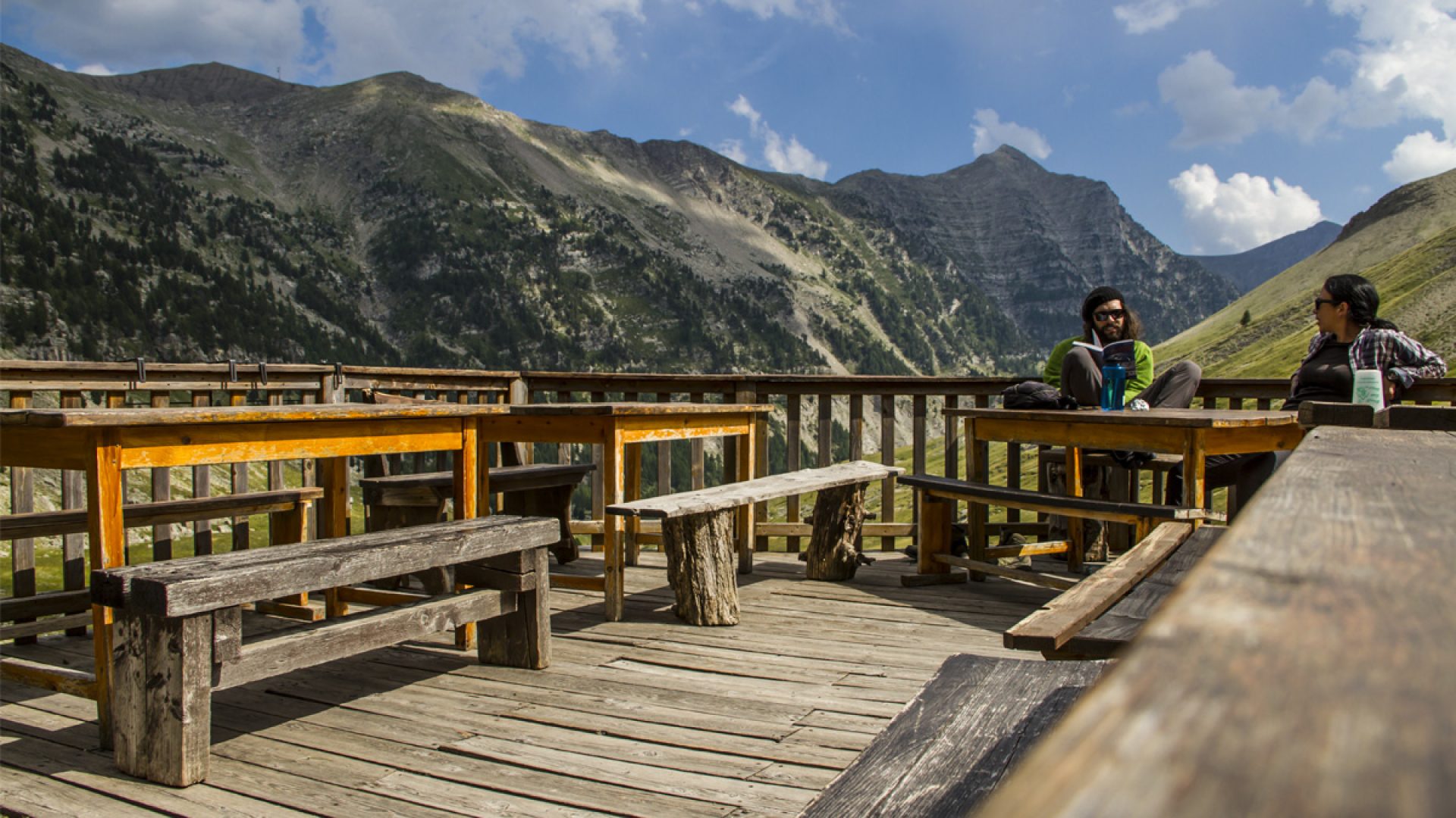 Refuge de l'Estrop - Il fait bon se détendre (© Ange Wiseman)