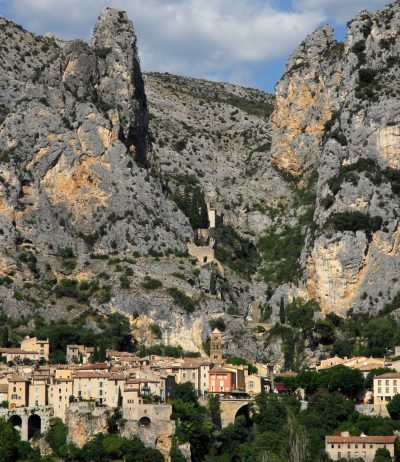 Village de Moustiers-Sainte-Marie - Village de Moustiers-Sainte-Marie (© AD04-Philippe Leroux)