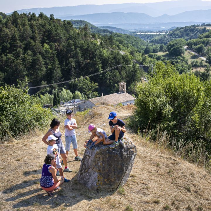 Sentier des Contes, les rochers qui parlent. Hautes Terres de Provence.